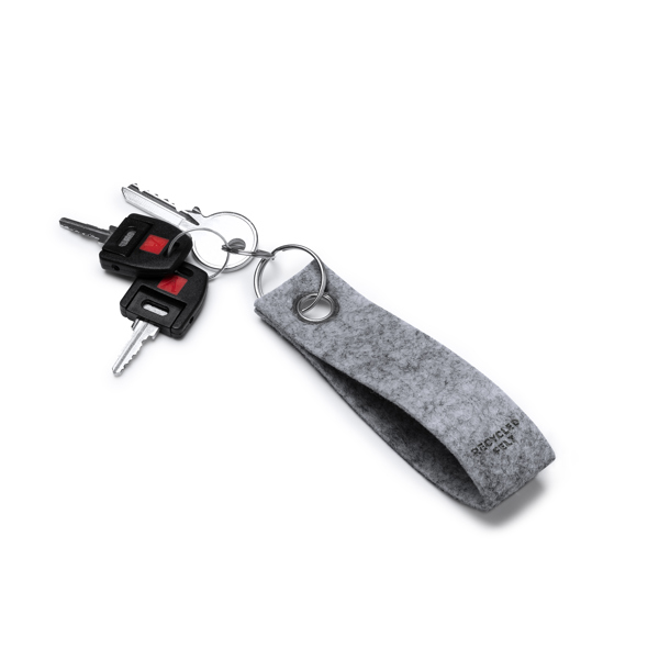 GONAX — Το ορθογώνιο μπρελόκ από τσόχα με έντονο σχέδιο είναι ένα πρακτικό και βιώσιμο αξεσουάρ…