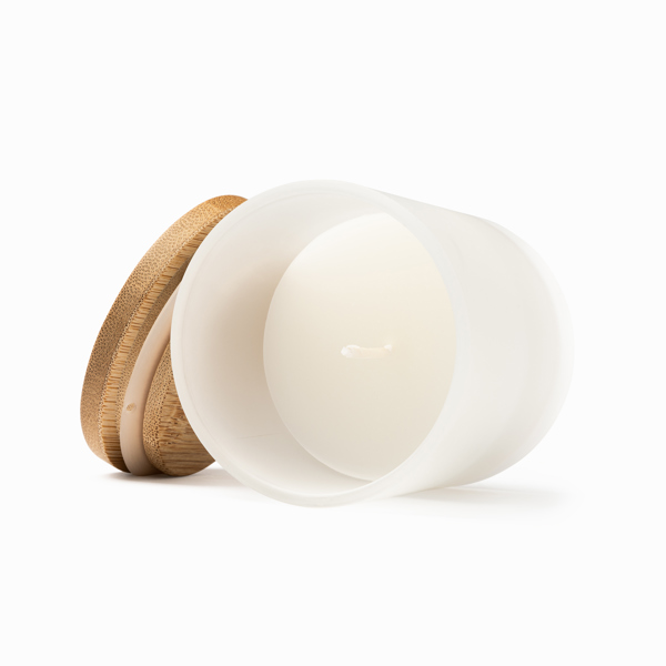 VANILA — Scented candle in a translucent glass with bamboo lid